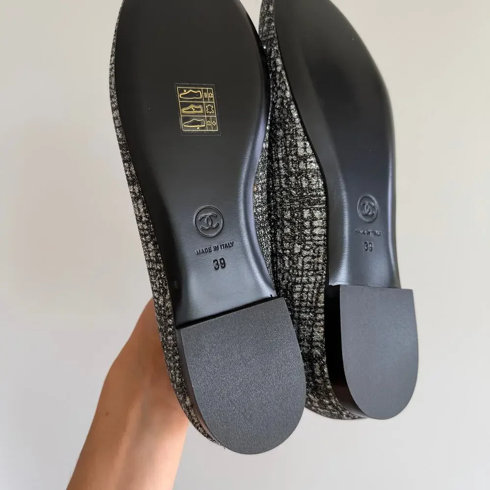 Chanel Fantasy Fabric Grosgrain Tweed CC Mocassin Loafers 39 Silver Black 9 NEW